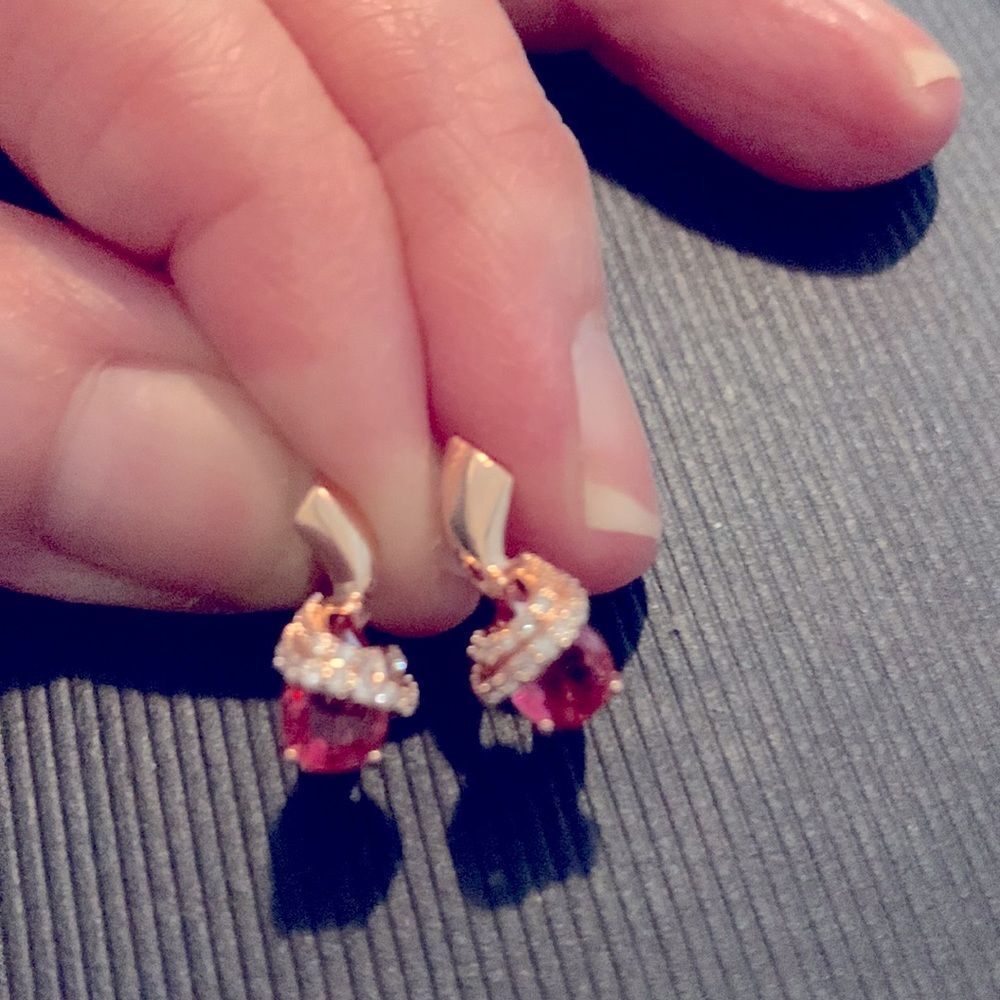 Pretty pink earrings and gold tone latch hook